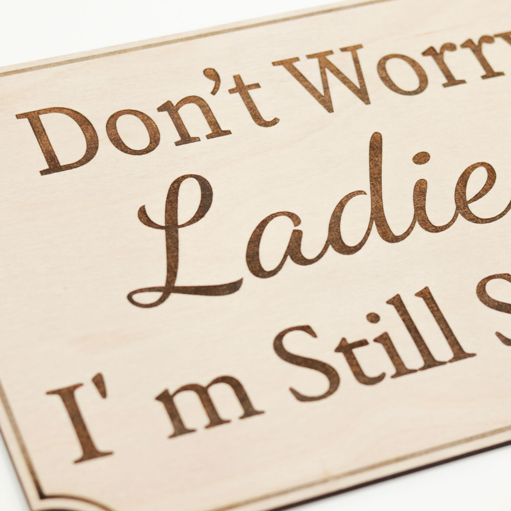 Ταμπέλα για παρανυφάκι, Don't worry ladies I'm still single