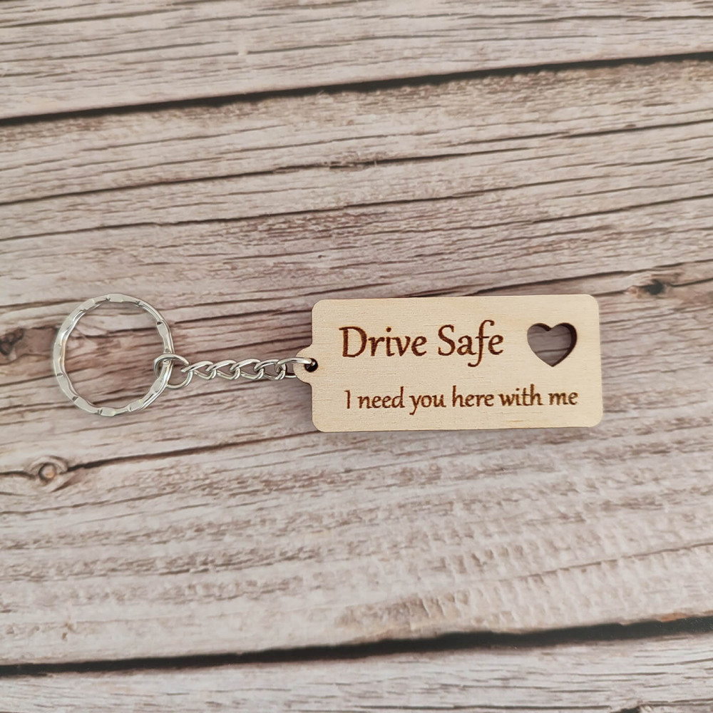 Μπρελόκ ξύλινο Drive safe i need you here with me