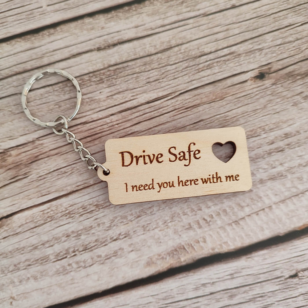 Μπρελόκ ξύλινο Drive safe i need you here with me