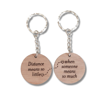 Σετ 2 ξύλινα μπρελόκ Distance means so little