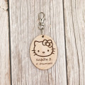 Ξύλινο ταμπελάκι σχολικής τσάντας Hello Kitty