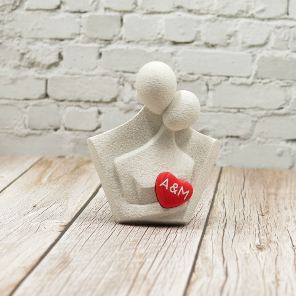 Αγαλματίδιο Ζευγάρι Αγκαλιά Με Καρδιά– 3D Printed